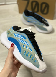 Adidas Yeezy boost 700 живое фото 2