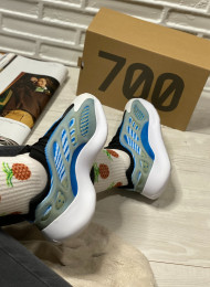 Adidas Yeezy boost 700 живое фото 6