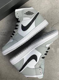 Кроссовки Nike Air Jordan 1 Mid Light Smoke Grey живое фото 1