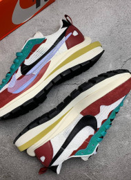 Кроссовки Nike Sacai Vaporwaffle Villain Red Neptune Green живое фото 1